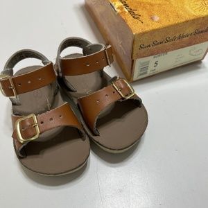 Sun sand salt water sandals tan size 5 surfer